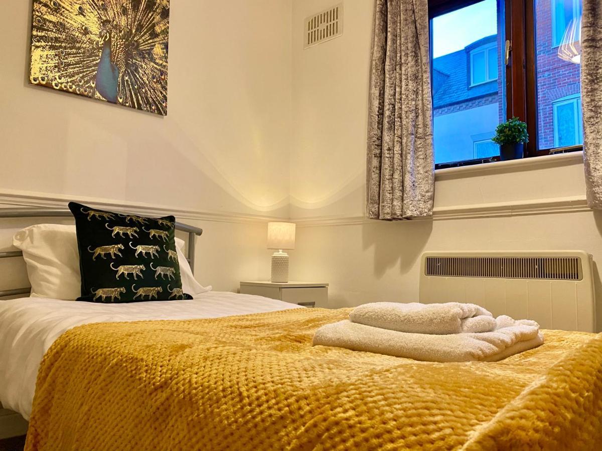 Easyrest Spalding - 4 Beds & Free Parking - Central & Modern Open Plan Apartment - Convenient Location Kültér fotó