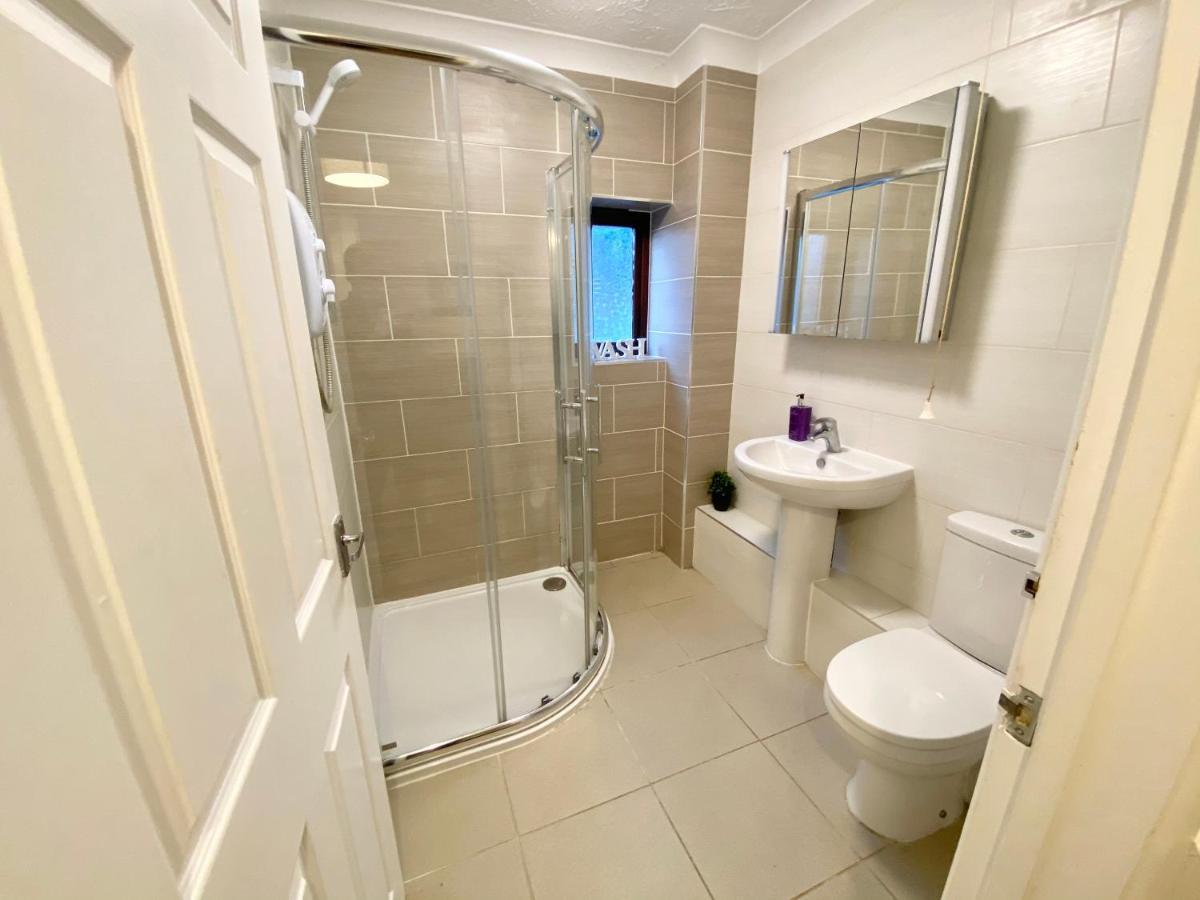 Easyrest Spalding - 4 Beds & Free Parking - Central & Modern Open Plan Apartment - Convenient Location Kültér fotó