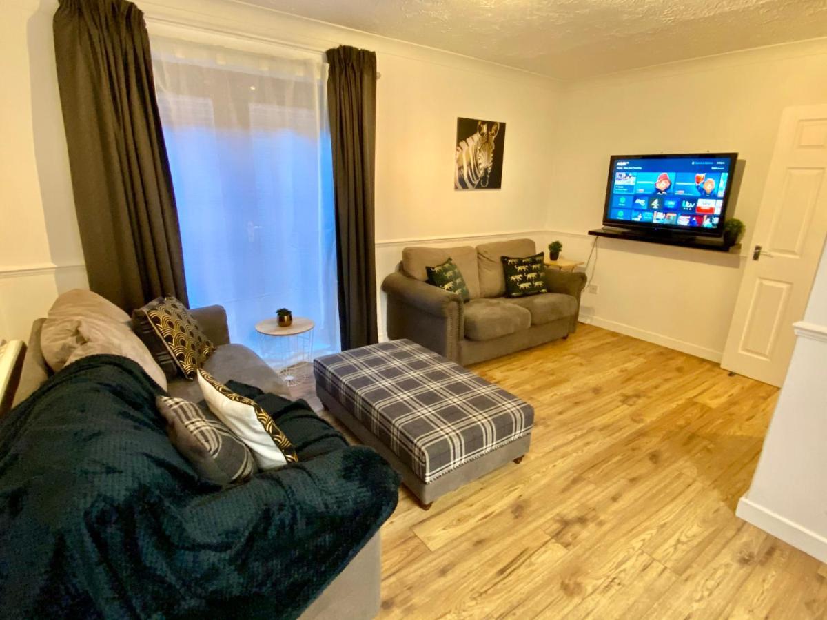 Easyrest Spalding - 4 Beds & Free Parking - Central & Modern Open Plan Apartment - Convenient Location Kültér fotó