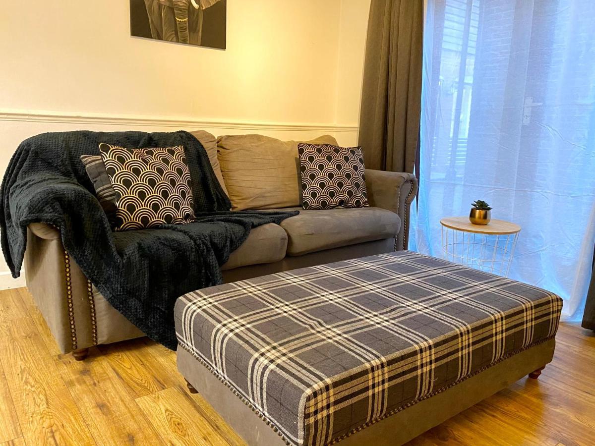 Easyrest Spalding - 4 Beds & Free Parking - Central & Modern Open Plan Apartment - Convenient Location Kültér fotó